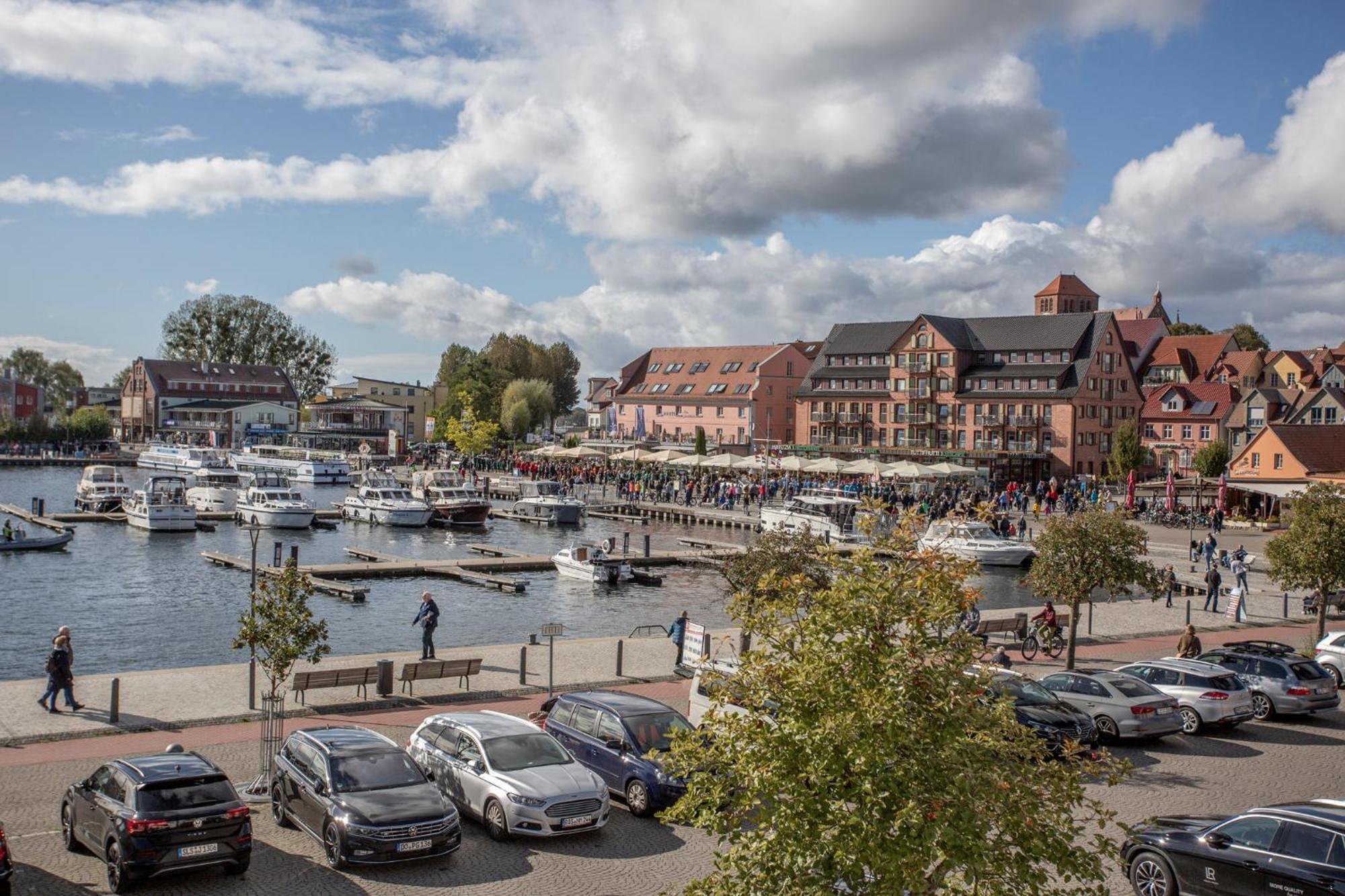 Altstadtapartment Carli- Komfortable Ferienwohnung Im Herzen Von Waren Waren  Exteriér fotografie