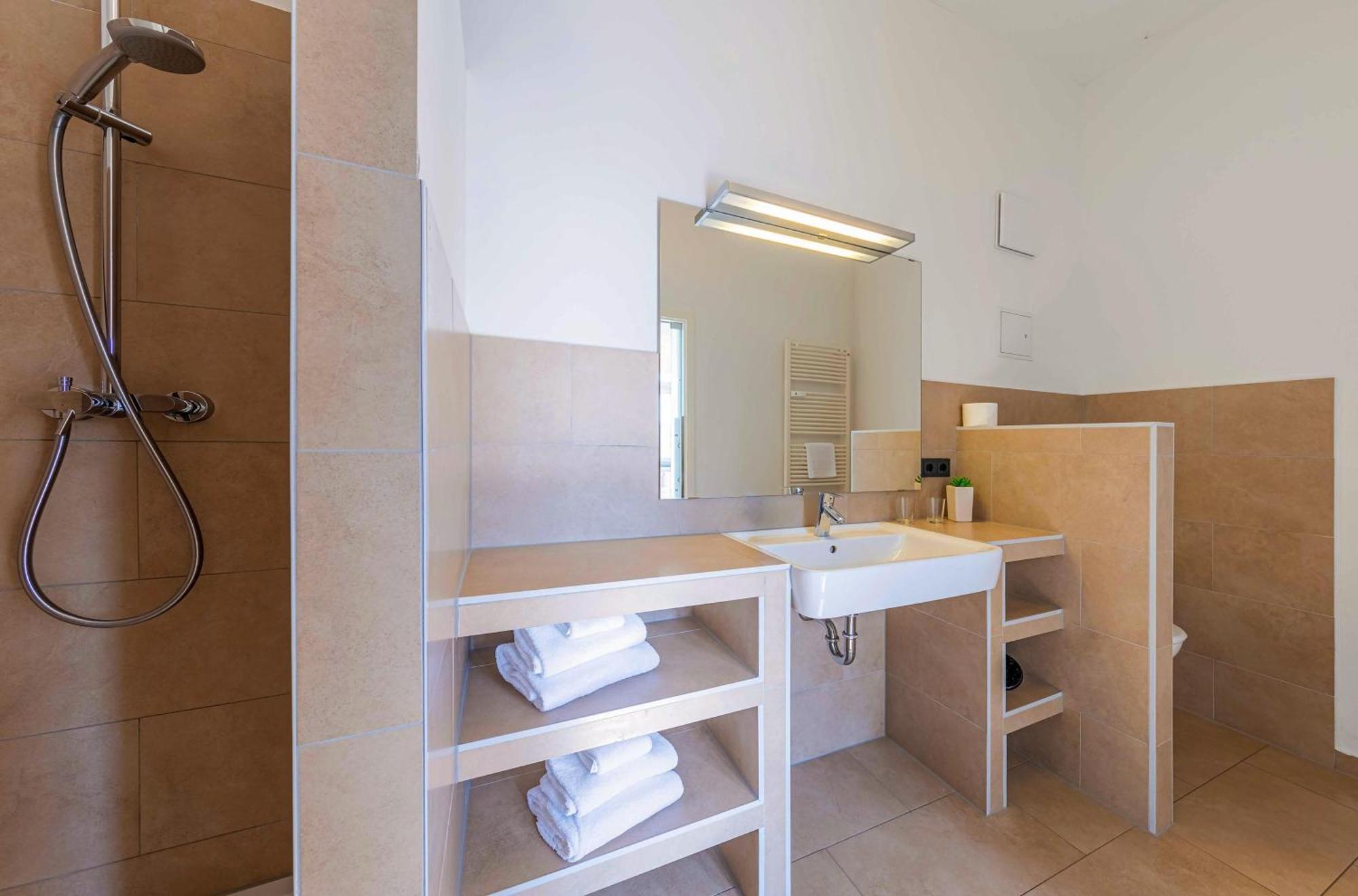 Altstadtapartment Carli- Komfortable Ferienwohnung Im Herzen Von Waren Waren  Exteriér fotografie